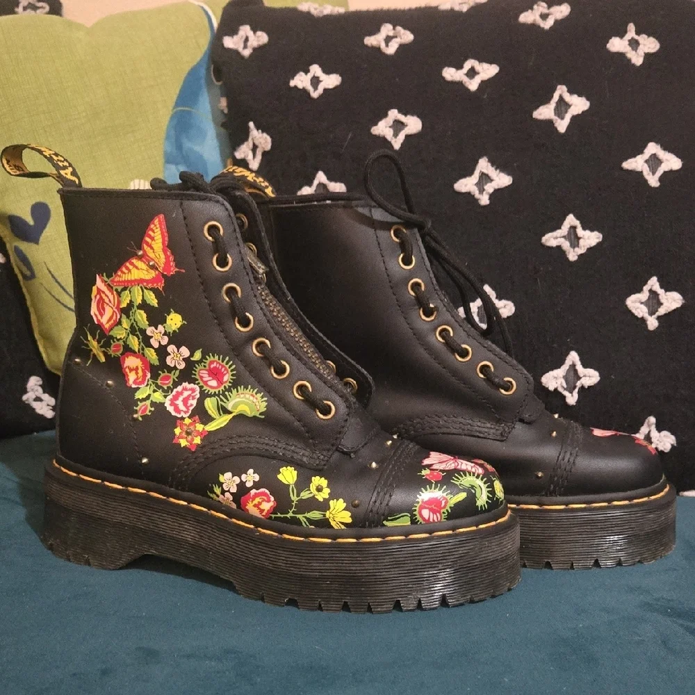 Sinclair Bloom Rare Dr. Martens - Picture 1 of 8